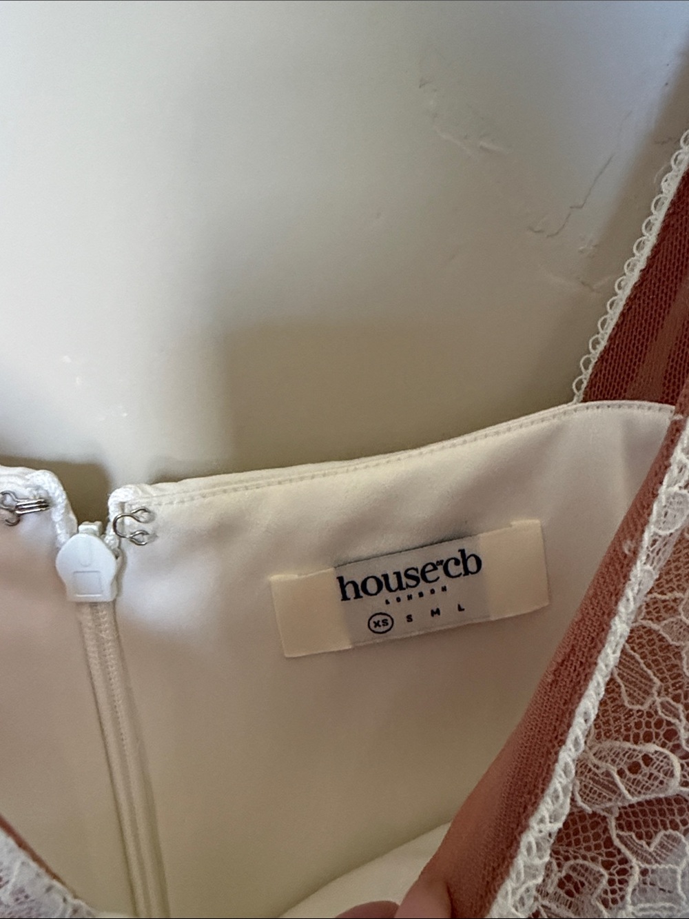 House of CB White Lace-Detail Chemise - Picture 2 of 5